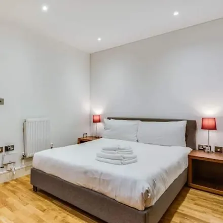 Rent this 1 bed apartment on London in E14 9DG, United Kingdom