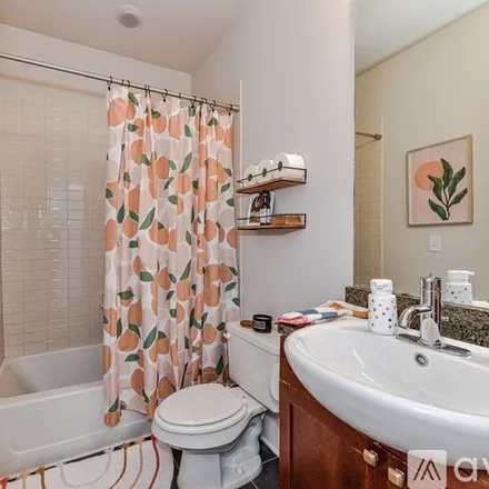 Image 1 - 926 East 8th Street, Unit 926 - Townhouse for rent