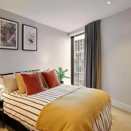 Image 2 - Patcham Terrace, London, London, Sw8 4ex - Room for rent