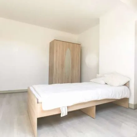 Rent this 2 bed apartment on Rue de la Sincérité - Oprechtheidsstraat 26 in 1070 Anderlecht, Belgium