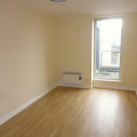 Rent this 3 bed apartment on Kingston Quay in Morrison Street, Glasgow