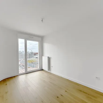 Rent this 4 bed apartment on boreales in Rue Médéric, 92110 Clichy