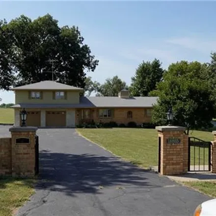 Buy this 5 bed house on KS 16 in Jefferson County, KS 66054