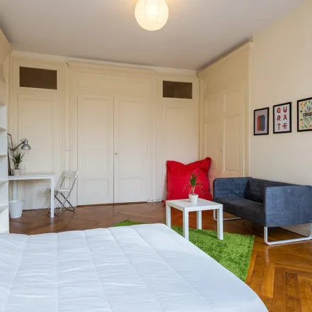 Image 2 - 18 Rue Marietton - Room for rent
