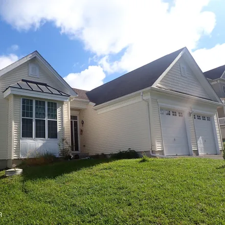 Buy this 2 bed house on Pinehurst Way in Middle Smithfield Township, PA 18302