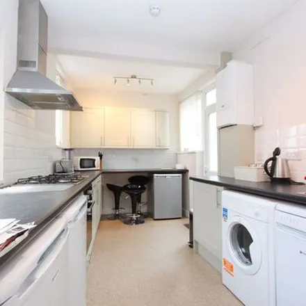 Image 3 - Prestige Student Living (Renslade House), Bonhay Road, Exeter, EX4 3AY, United Kingdom - Apartment for rent