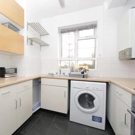 Image 4 - Torbay Court, Clarence Way, London, NW1 8RL, United Kingdom - House for rent