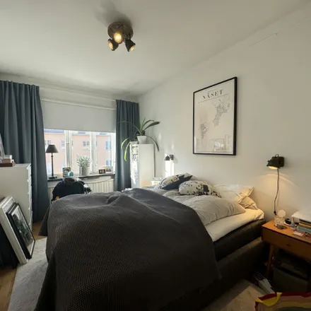 Rent this 2 bed apartment on Vitalisvägen 3 in 112 57 Stockholm, Sweden