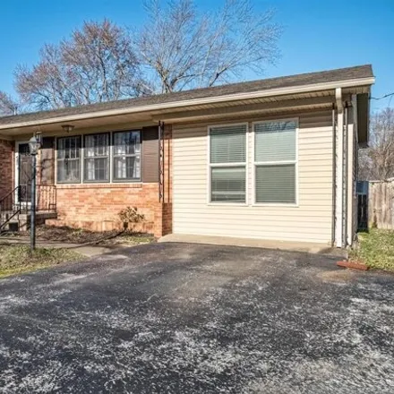 Buy this 3 bed house on 902 Winding Lane in Russellville, KY 42276