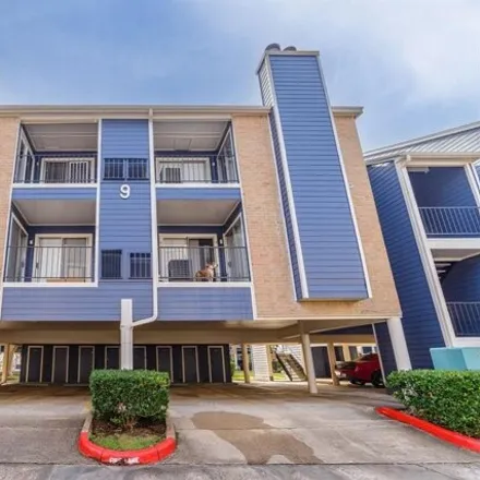 Rent this 2 bed condo on Egret Bay Boulevard Condos in Egret Bay Boulevard, Webster