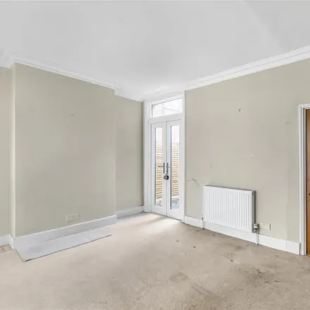 Image 4 - 68 Queens Road, London, SW14 8PJ, United Kingdom - Apartment for rent