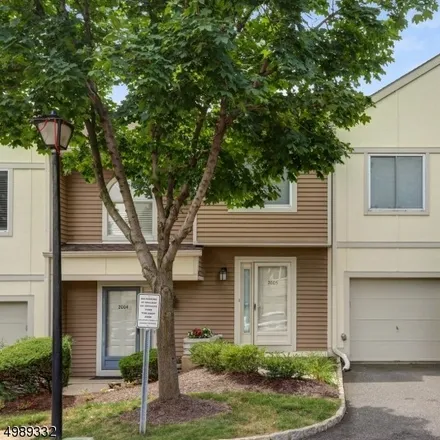 Rent this 3 bed townhouse on 61 Park Lane in Springfield, NJ 07081