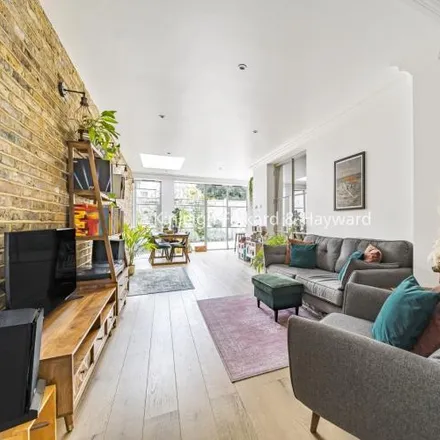 Rent this 2 bed apartment on Weston Park in Ferme Park Road, London