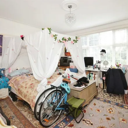 Image 2 - Wimbledon Close, The Downs, London, SW20 8HL, United Kingdom - Apartment for rent