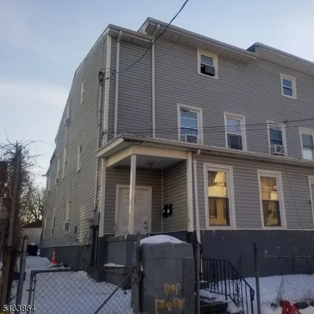 Image 2 - 114 Warren Street, Paterson, NJ 07524, USA - Townhouse for sale