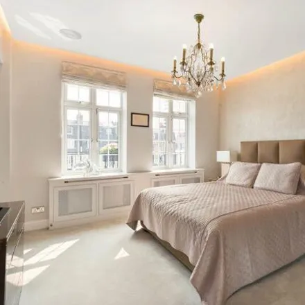 Image 5 - 36 Curzon Street, London, W1J 7TR, United Kingdom - Apartment for sale