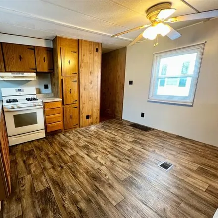 Buy this studio apartment on 40 Anchor Road in Springfield, IL 62707