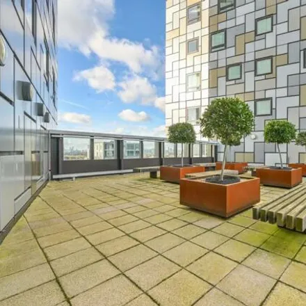 Image 7 - Duckman Tower, 3 Lincoln Plaza, Millwall, London, E14 9AN, United Kingdom - Apartment for sale