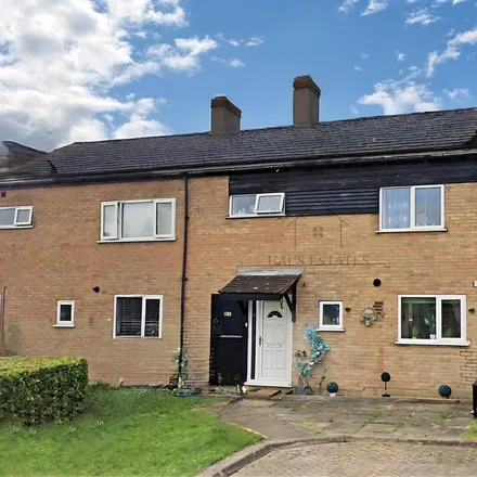 Rent this 3 bed townhouse on Golden Drive in Milton Keynes, MK6 5BW
