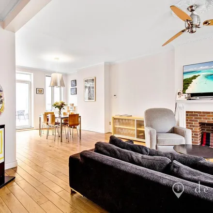 Rent this 4 bed townhouse on 189 Luquer Street in New York, NY 11231