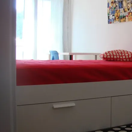 Rent this 4 bed room on Rua Manuel Ferreira de Andrade in 1500-080 Lisbon, Portugal