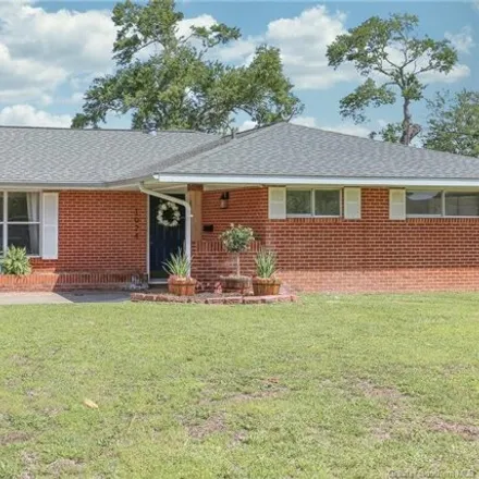 Image 2 - 1098 Mobile Street, Lake Charles, LA 70605, USA - House for sale