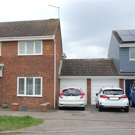 Buy this 3 bed duplex on Forefield Green in Chelmsford, CM1 6YU