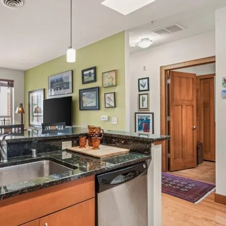 Image 6 - The Colony, 625 East Mifflin Street, Madison, WI 53703, USA - Condo for sale