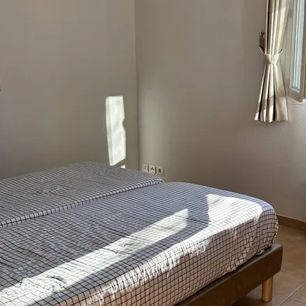 Rent this 4 bed house on Vallon-Pont-d'Arc in Rue de la Bibliothèque, 07150 Vallon-Pont-d'Arc