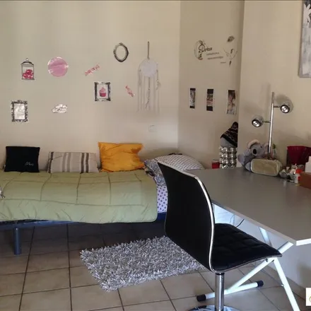 Rent this 2 bed apartment on 19 Rue du Petit Bonneveau in 86000 Poitiers, France