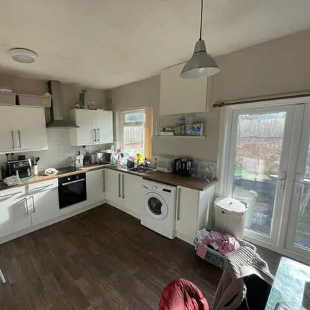 Image 6 - Barclays, Whitby Road, Ellesmere Port, CH65 0AD, United Kingdom - Townhouse for sale