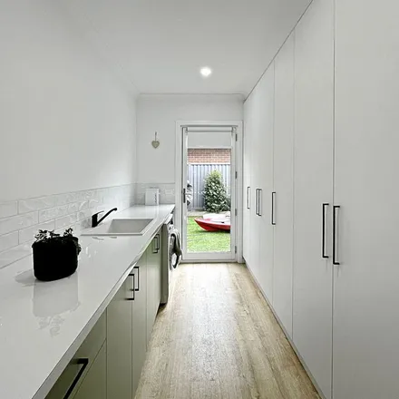 Image 2 - Cavan Grove, Alfredton VIC 3350, Australia - Apartment for rent