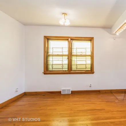 Image 5 - 9809 South Forest Avenue, Chicago, IL 60628, USA - House for sale