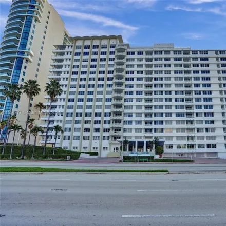Image 1 - Carriage Club North, 5005 Collins Avenue, Miami Beach, FL 33140, USA - Condo for sale