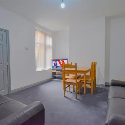 Rent this 4 bed townhouse on Paprika Grill in 9 Raddlebarn Road, Selly Oak