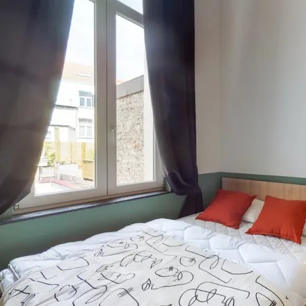 Rent this 6 bed room on Avenue d'Auderghem - Oudergemlaan 128 in 1040 Etterbeek, Belgium