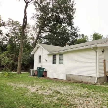 Image 3 - 137 Pershing Avenue, Taylorville, IL 62568, USA - House for sale