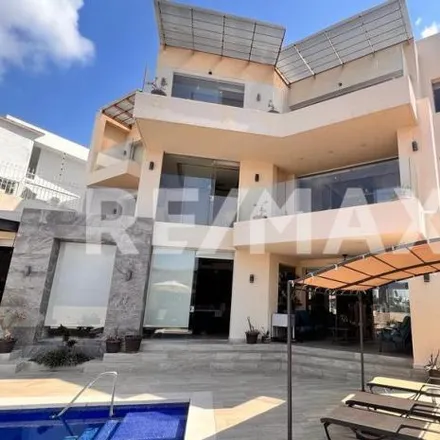 Buy this 5 bed house on Privada Vista de la Brisa in Joyas de Brisamar, 39300 Acapulco