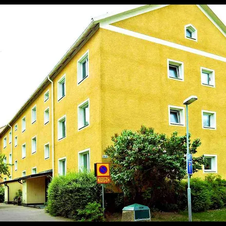 Rent this 3 bed apartment on Vårdkasvägen 2B in 582 44 Linköping, Sweden