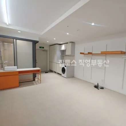Rent this studio apartment on 서울특별시 서초구 서초동 1338-5