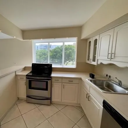 Buy this 1 bed condo on 250 180th Dr Apt 352 in Florida, 33160