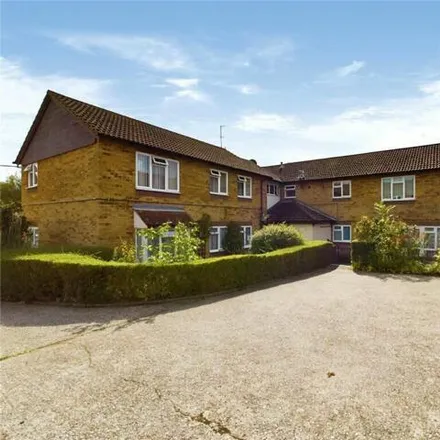 Buy this 1 bed apartment on Chalfont Way in Wokingham, RG6 5TA