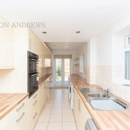 Rent this 3 bed apartment on 16 St. Andrew's Road in London, W7 2NX
