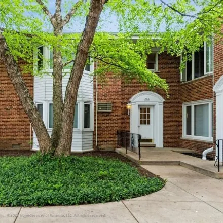 Buy this 2 bed condo on 532 West Eastman Street in Arlington Heights, IL 60005