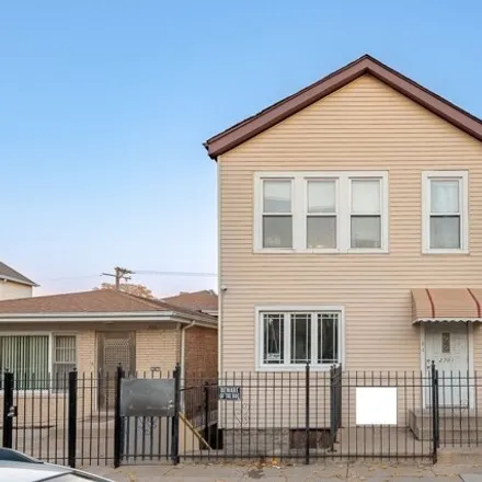 Buy this 6 bed house on 2701 South Emerald Avenue in Chicago, IL 60616
