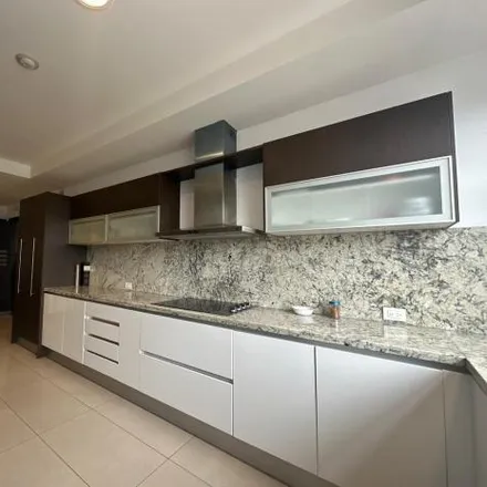 Rent this 3 bed apartment on Mirador de Bellavista in José Bosmediano E14-194, 170504
