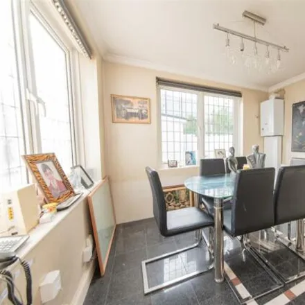 Image 3 - Manor Hall Avenue, London, NW4 1NX, United Kingdom - House for sale