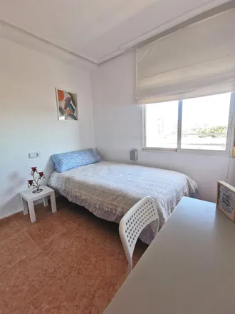 Image 2 - Carrer de Villena / Calle Villena, 03007 Alicante, Spain - Room for rent