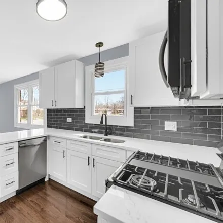 Image 4 - 12756 South Exchange Avenue, Chicago, IL 60633, USA - House for sale
