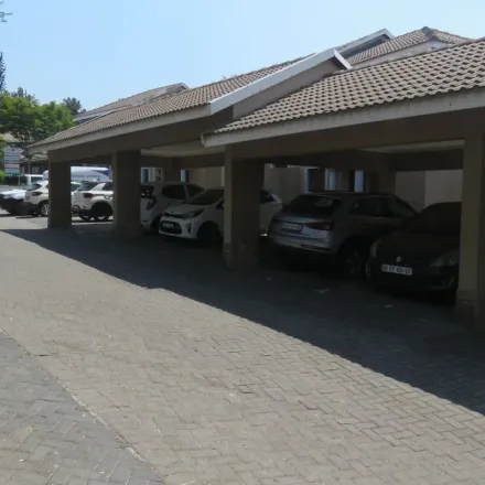 Image 3 - Wroxham Road, Paulshof, Sandton, 2062, South Africa - Townhouse for rent